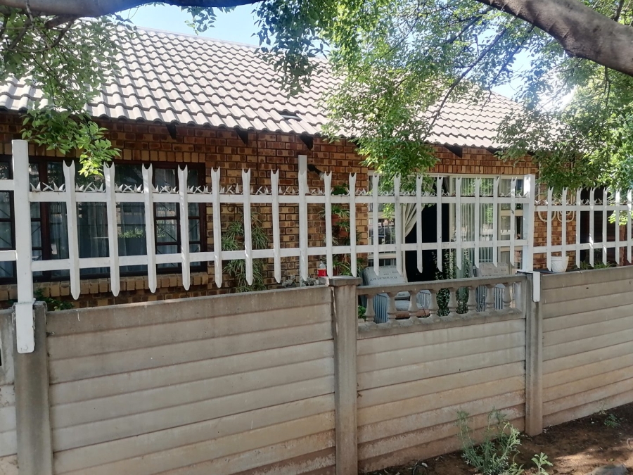 2 Bedroom Property for Sale in Uitsig Free State